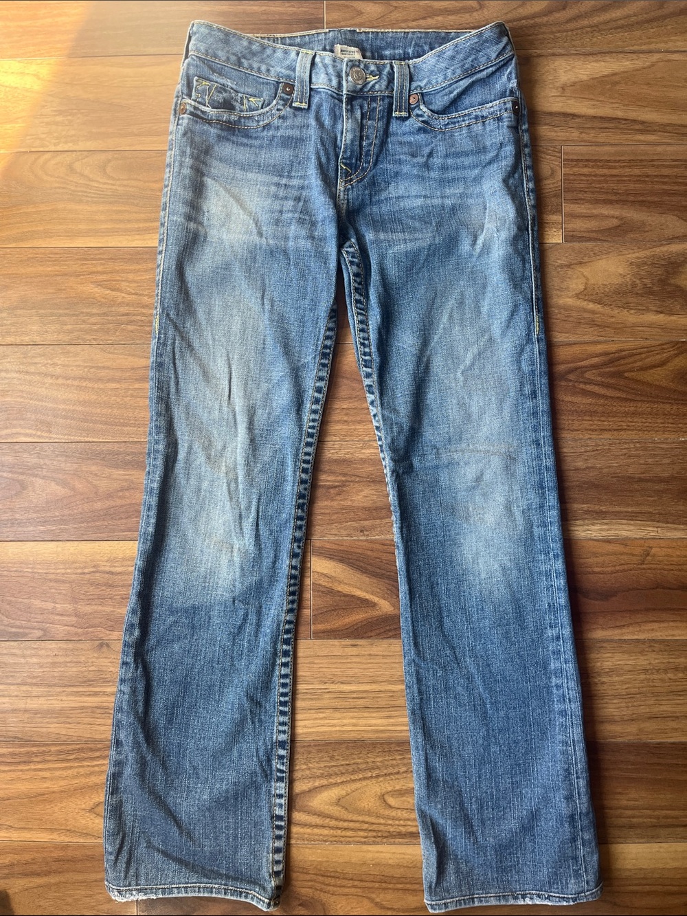 True Religion Women's Straight Leg Jeans in Faded Blue Size 32 Low Waist